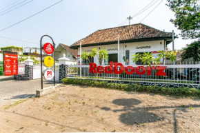 RedDoorz Plus near Taman Sari 2